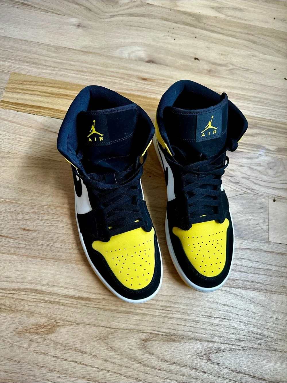 Air Jordan 1 Mid SE 